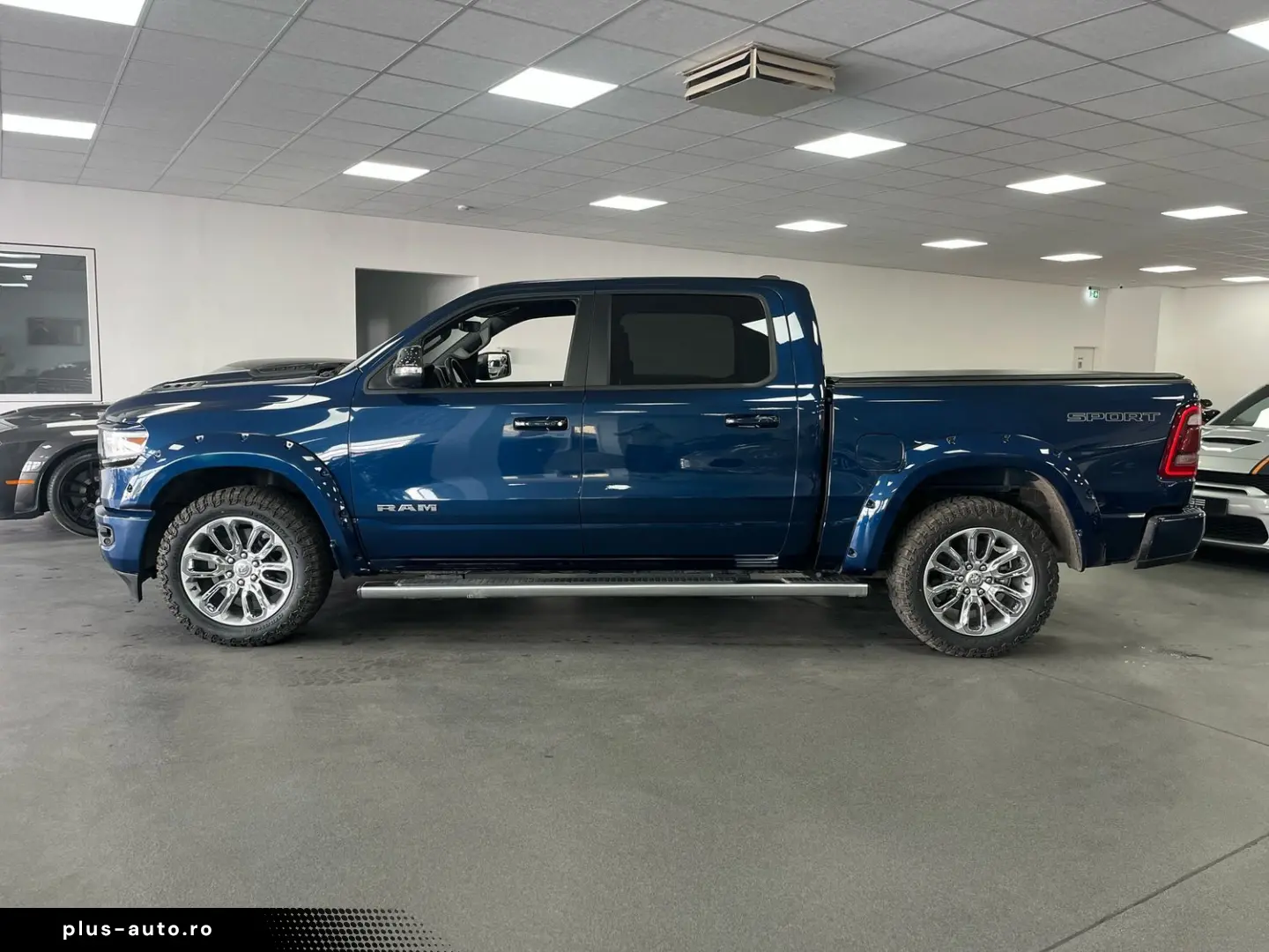 DODGE RAM 5 7l V8  LARAMIE 12 Zoll Display LED AHK SHZ