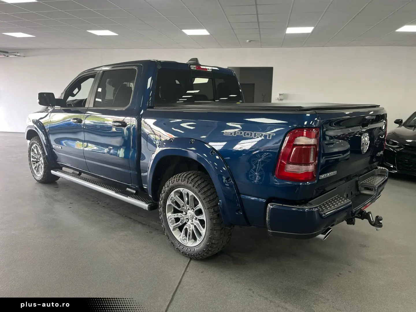 DODGE RAM 5 7l V8  LARAMIE 12 Zoll Display LED AHK SHZ