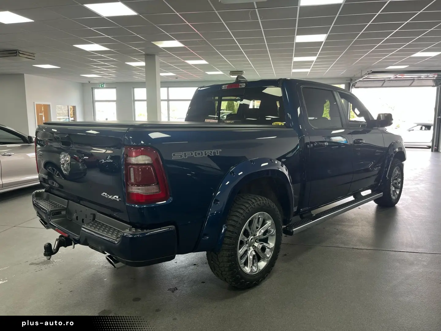 DODGE RAM 5 7l V8  LARAMIE 12 Zoll Display LED AHK SHZ