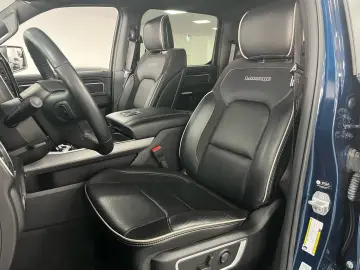 DODGE RAM 5 7l V8  LARAMIE 12 Zoll Display LED AHK SHZ