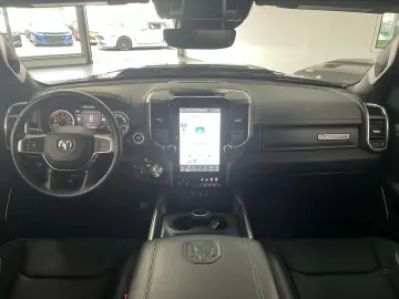 DODGE RAM 5 7l V8  LARAMIE 12 Zoll Display LED AHK SHZ