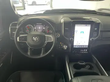 DODGE RAM 5 7l V8  LARAMIE 12 Zoll Display LED AHK SHZ