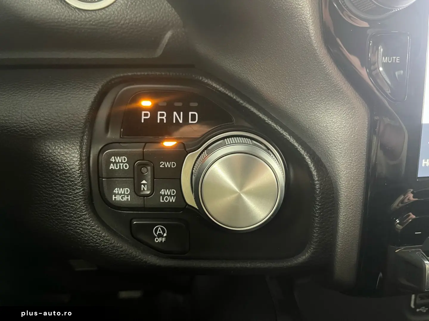 DODGE RAM 5 7l V8  LARAMIE 12 Zoll Display LED AHK SHZ