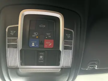 DODGE RAM 5 7l V8  LARAMIE 12 Zoll Display LED AHK SHZ