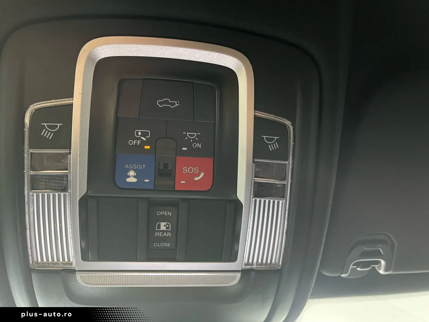 DODGE RAM 5 7l V8  LARAMIE 12 Zoll Display LED AHK SHZ