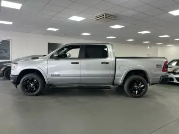 DODGE RAM 5 7l V8  BIGHORN 12 ZOLL Display SHZ LED AHK