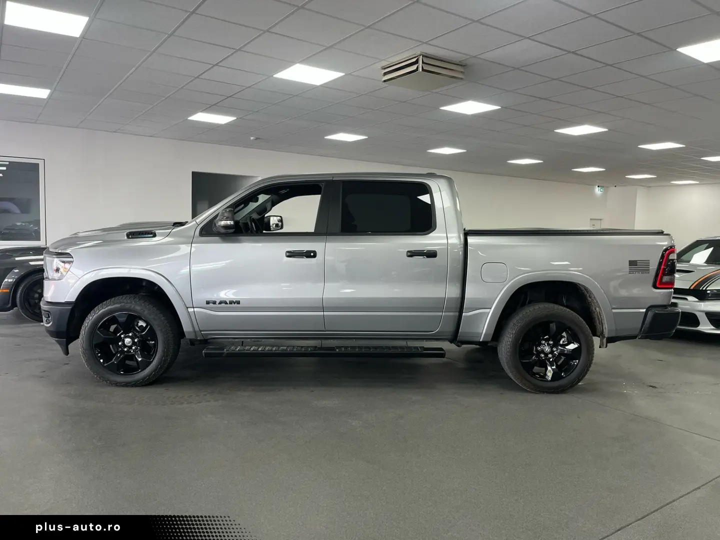 DODGE RAM 5 7l V8  BIGHORN 12 ZOLL Display SHZ LED AHK