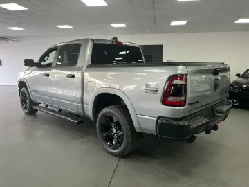 DODGE RAM 5 7l V8  BIGHORN 12 ZOLL Display SHZ LED AHK