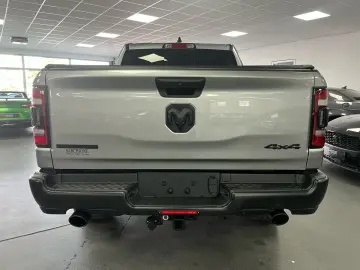DODGE RAM 5 7l V8  BIGHORN 12 ZOLL Display SHZ LED AHK
