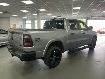 DODGE RAM 5 7l V8  BIGHORN 12 ZOLL Display SHZ LED AHK