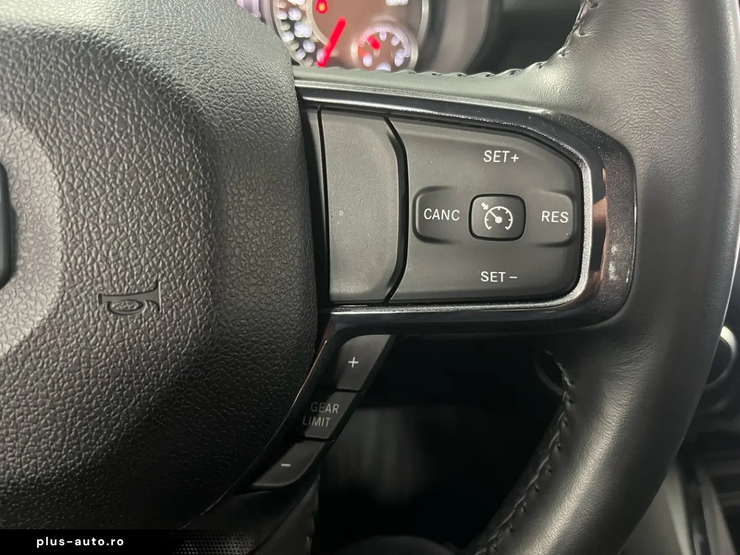 DODGE RAM 5 7l V8  BIGHORN 12 ZOLL Display SHZ LED AHK