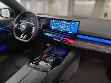 BMW M5 Limousine M-CompoundBremse Panoramadach Bower