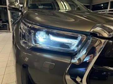 TOYOTA DOUBLE CAB EXECUTIVE-AUT-KAMERA-LED-RADAR