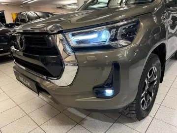 TOYOTA DOUBLE CAB EXECUTIVE-AUT-KAMERA-LED-RADAR