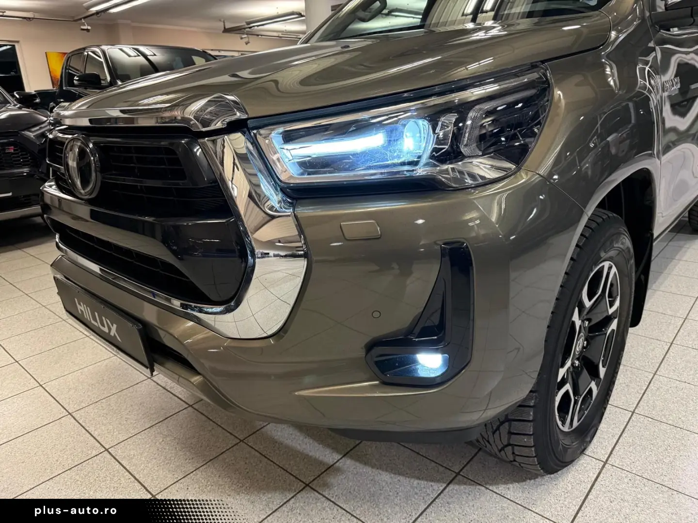 TOYOTA DOUBLE CAB EXECUTIVE-AUT-KAMERA-LED-RADAR