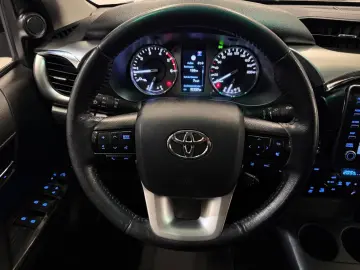 TOYOTA DOUBLE CAB EXECUTIVE-AUT-KAMERA-LED-RADAR
