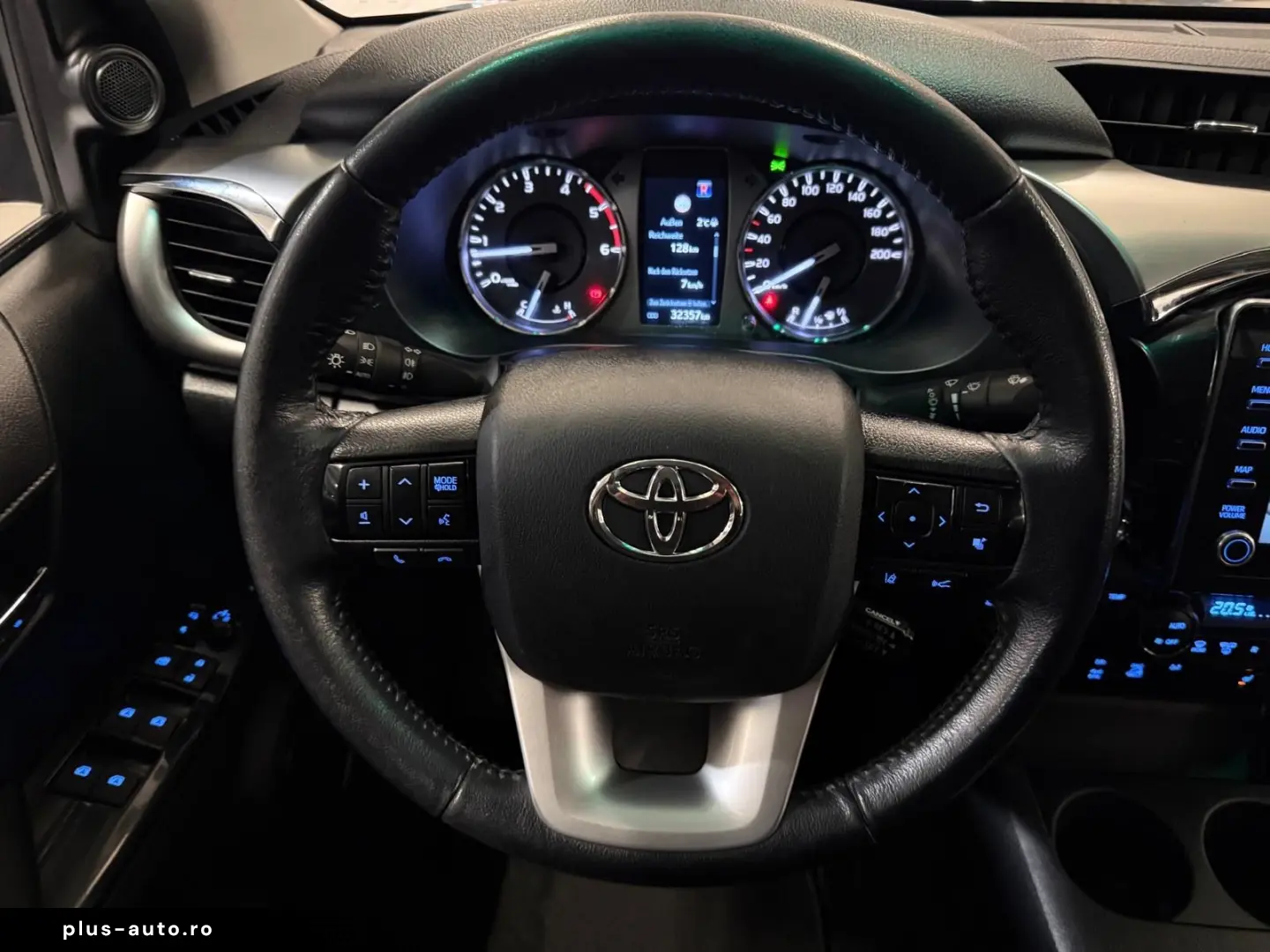 TOYOTA DOUBLE CAB EXECUTIVE-AUT-KAMERA-LED-RADAR