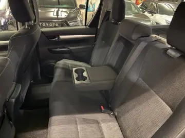 TOYOTA DOUBLE CAB EXECUTIVE-AUT-KAMERA-LED-RADAR