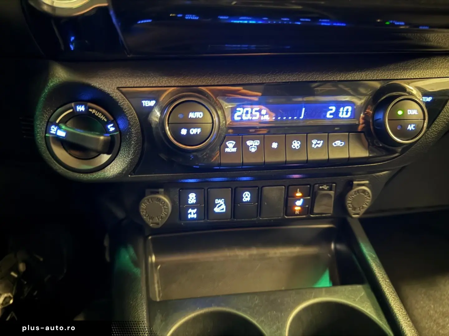 TOYOTA DOUBLE CAB EXECUTIVE-AUT-KAMERA-LED-RADAR