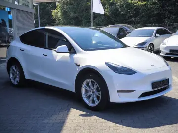TESLA Model Y LR Dual AWD PANO STDHZ NAVI LED ACC 19