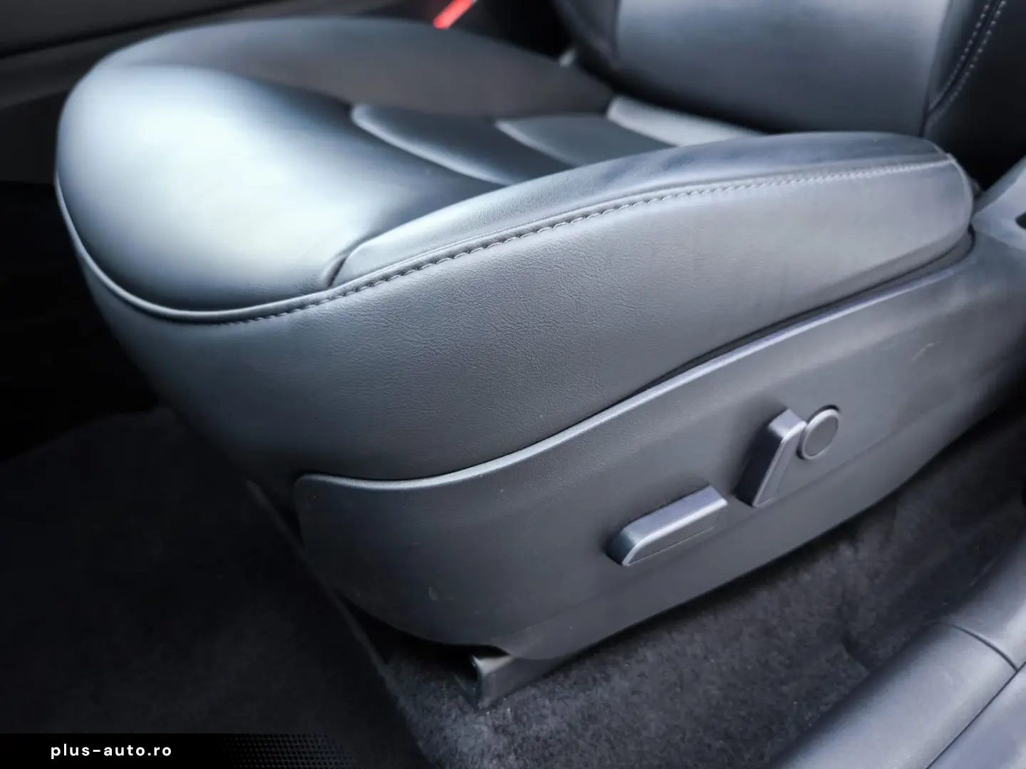 TESLA Model Y LR Dual AWD PANO STDHZ NAVI LED ACC 19