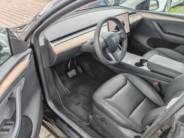 TESLA Model Y SR RWD   AHK   FSD   SoH 93%
