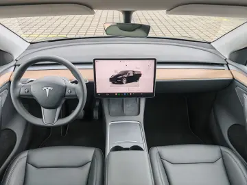 TESLA Model Y SR RWD   AHK   FSD   SoH 93%