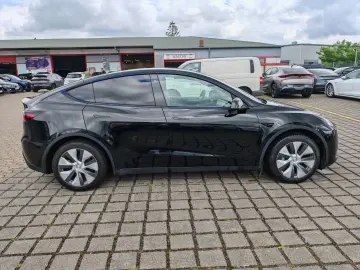 TESLA Model Y SR RWD   AHK   FSD   SoH 93%
