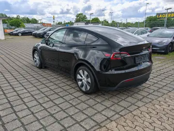 TESLA Model Y SR RWD   AHK   FSD   SoH 93%