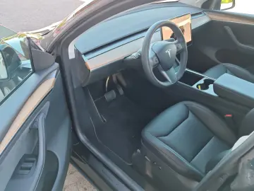 TESLA Model Y SR RWD   AHK   FSD   SoH 94%