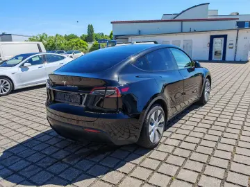 TESLA Model Y SR RWD   AHK   FSD   SoH 94%
