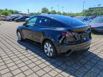 TESLA Model Y SR RWD   AHK   FSD   SoH 94%
