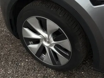 TESLA Model Y Long Range Dual AWD