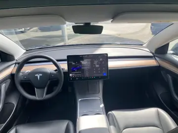 TESLA Model 3 LR Dual AWD PANO STDHZ LED KAM NAVI SHZ