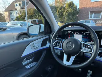 MERCEDES-BENZ GLE 300 d 4Matic AMG-LINE PANORAMA UNFALLFREI
