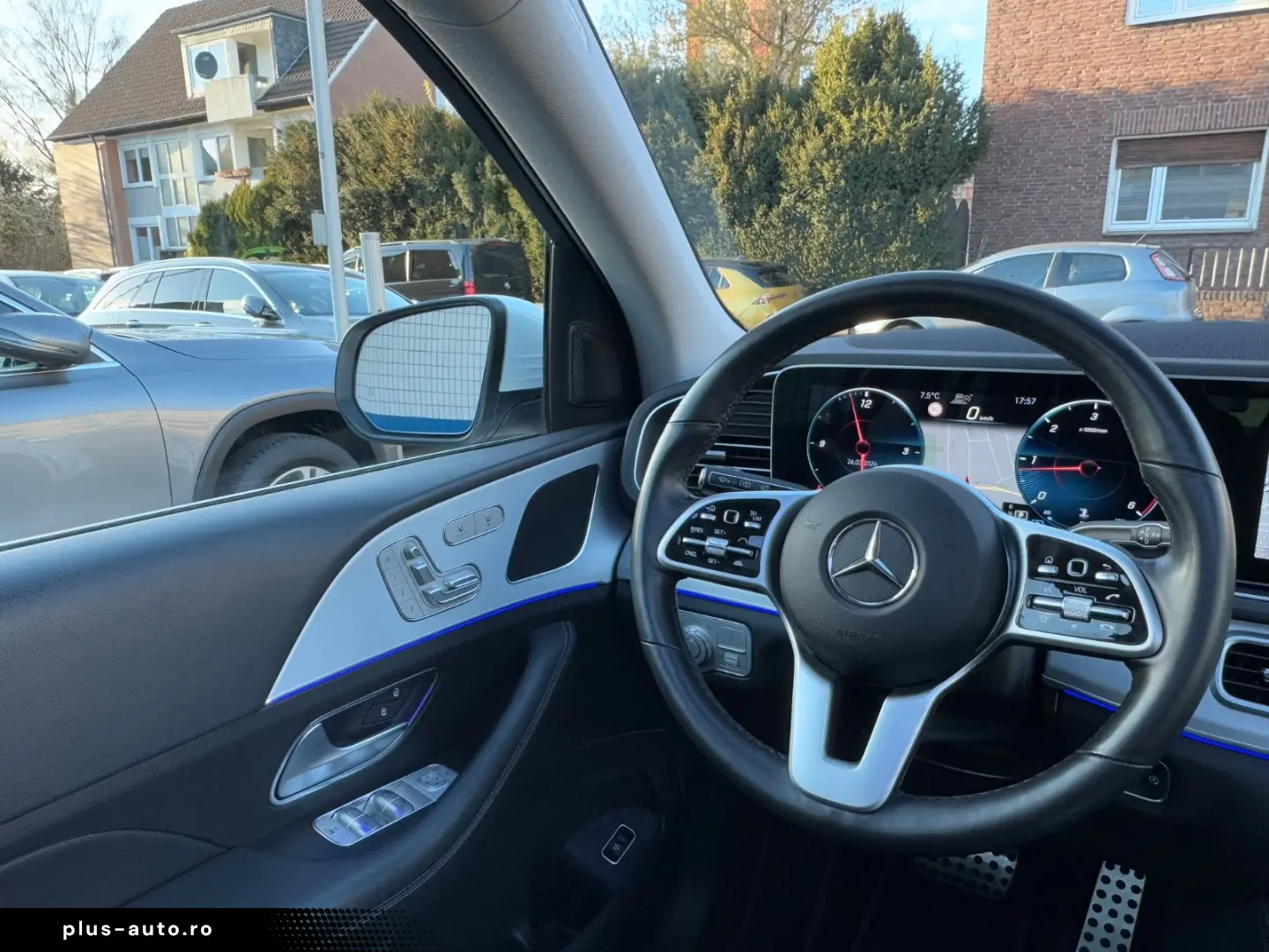 MERCEDES-BENZ GLE 300 d 4Matic AMG-LINE PANORAMA UNFALLFREI