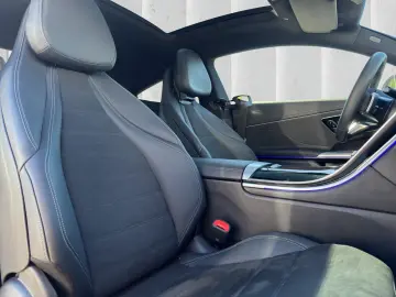 MERCEDES-BENZ CLE 300 e AMG PREMIUM DigLight Pano 360