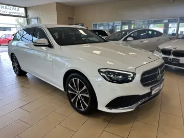 MERCEDES-BENZ E 300  AHK CAM Ambiente MBUX