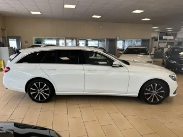 MERCEDES-BENZ E 300  AHK CAM Ambiente MBUX