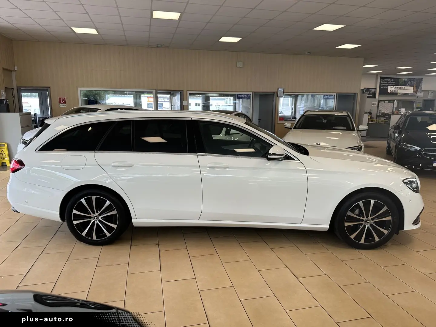 MERCEDES-BENZ E 300  AHK CAM Ambiente MBUX