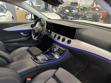 MERCEDES-BENZ E 300  AHK CAM Ambiente MBUX