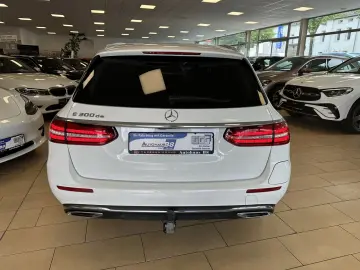 MERCEDES-BENZ E 300  AHK CAM Ambiente MBUX