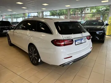 MERCEDES-BENZ E 300  AHK CAM Ambiente MBUX