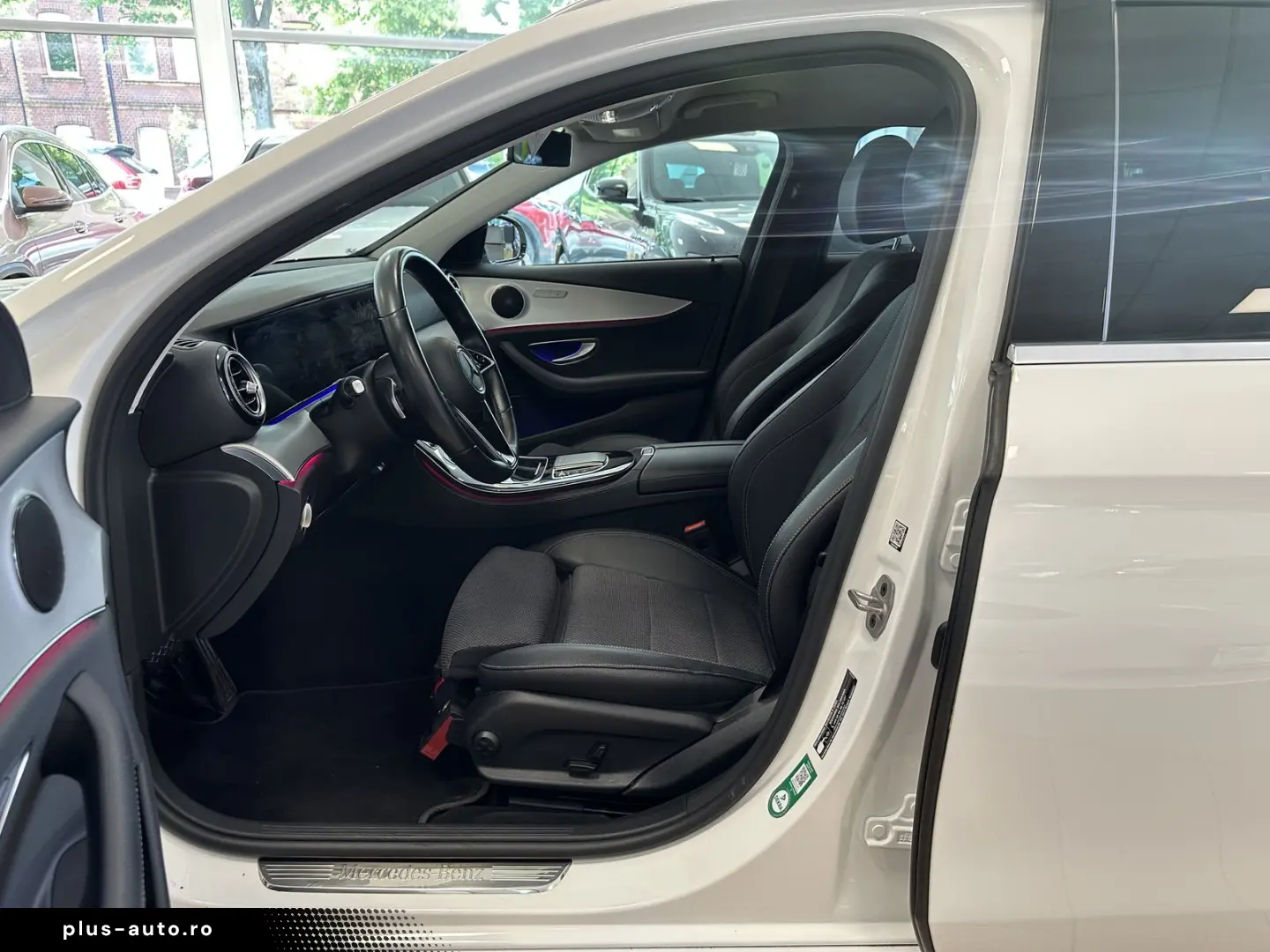 MERCEDES-BENZ E 300  AHK CAM Ambiente MBUX