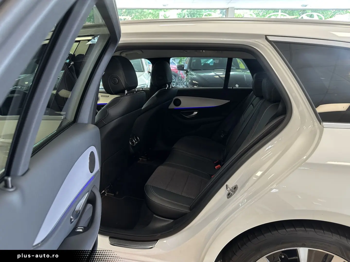 MERCEDES-BENZ E 300  AHK CAM Ambiente MBUX