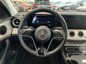 MERCEDES-BENZ E 300  AHK CAM Ambiente MBUX
