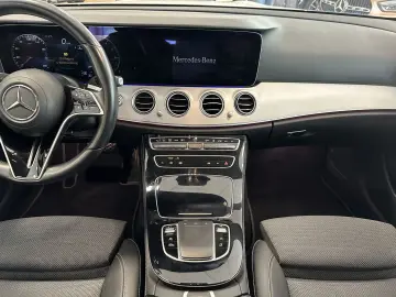 MERCEDES-BENZ E 300  AHK CAM Ambiente MBUX