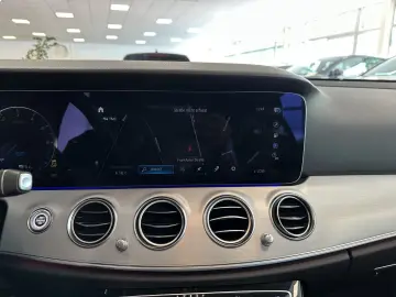 MERCEDES-BENZ E 300  AHK CAM Ambiente MBUX
