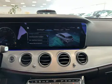 MERCEDES-BENZ E 300  AHK CAM Ambiente MBUX