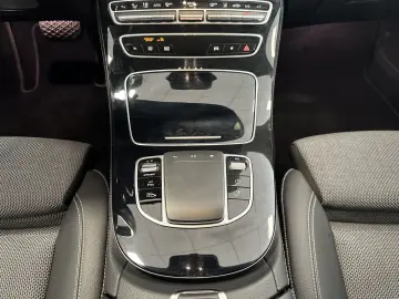 MERCEDES-BENZ E 300  AHK CAM Ambiente MBUX